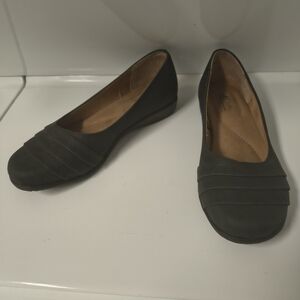 ComfortWedge Women's Black Slip-On Flats Size 8.5